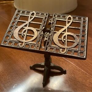 Small brass music playbook decor